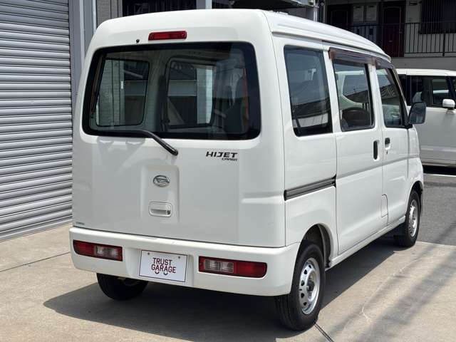 Daihatsu Hijet Cargo 11