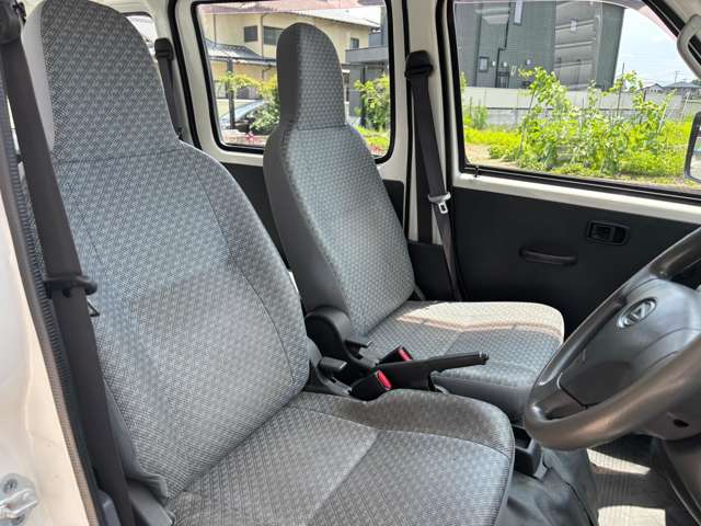 Daihatsu Hijet Cargo 12