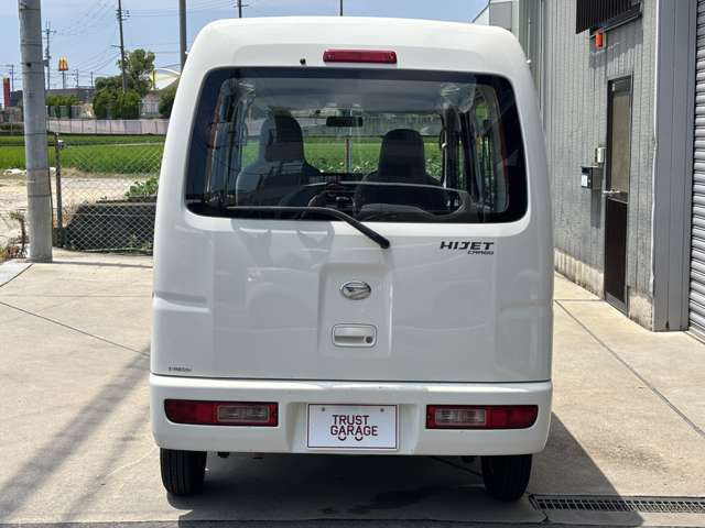 Daihatsu Hijet Cargo 10