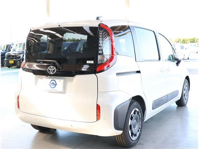 Toyota Sienta 7