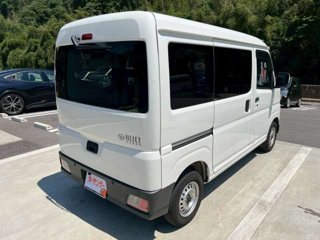 Daihatsu Hijet Cargo 3