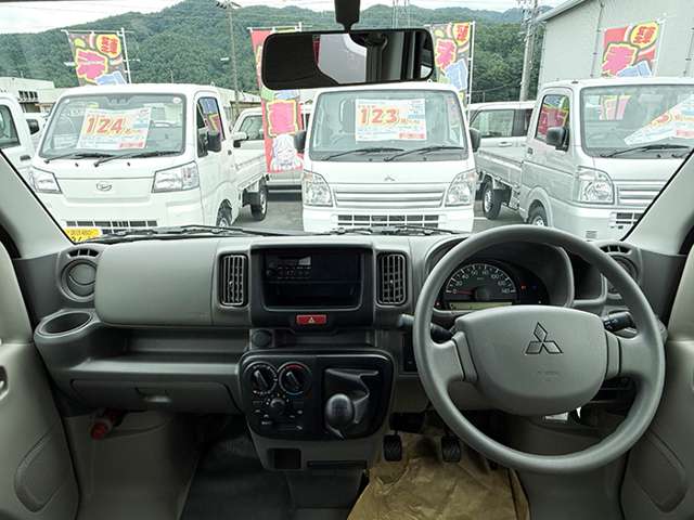 Mitsubishi Minicab Van 6