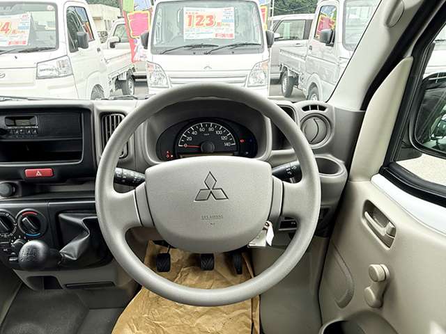 Mitsubishi Minicab Van 7