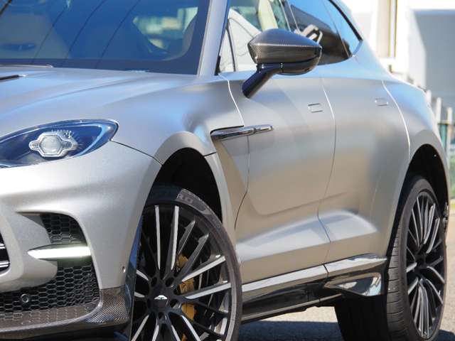 Aston Martin DBX 11