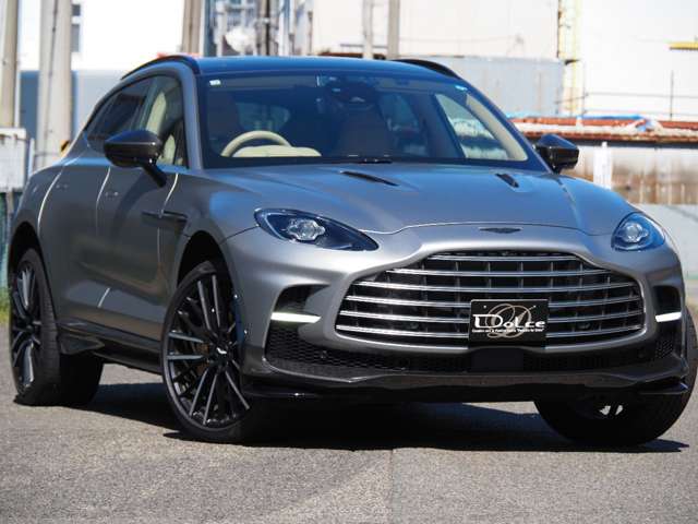 Aston Martin DBX 2