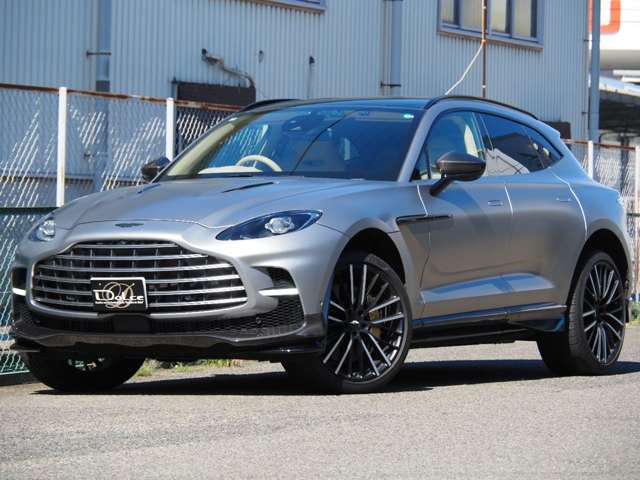 Aston Martin DBX 9