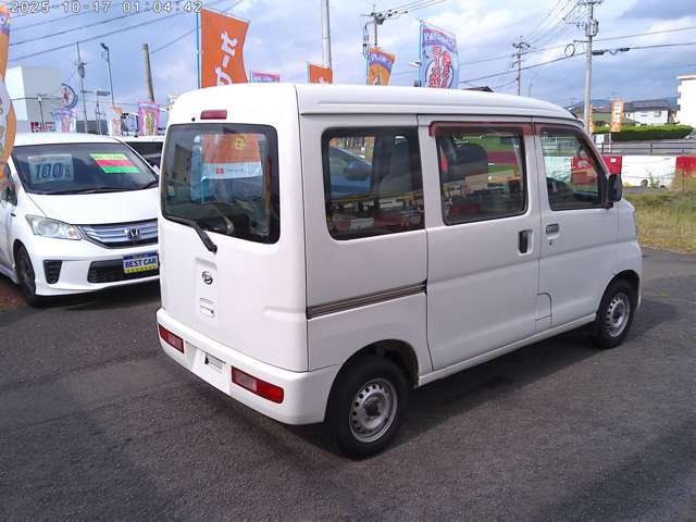 Daihatsu Hijet Cargo 7