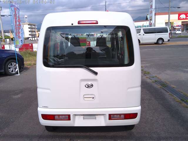 Daihatsu Hijet Cargo 8