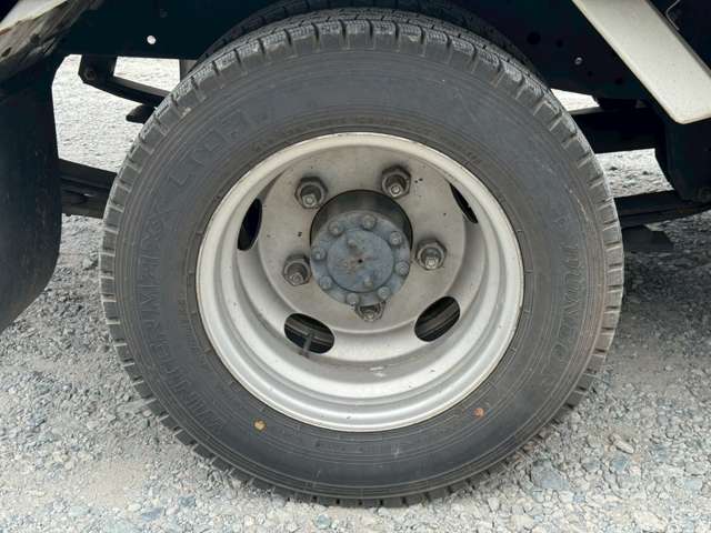 Isuzu Elf 12