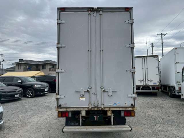 Isuzu Elf 7