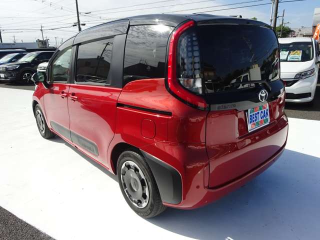 Toyota Sienta 11