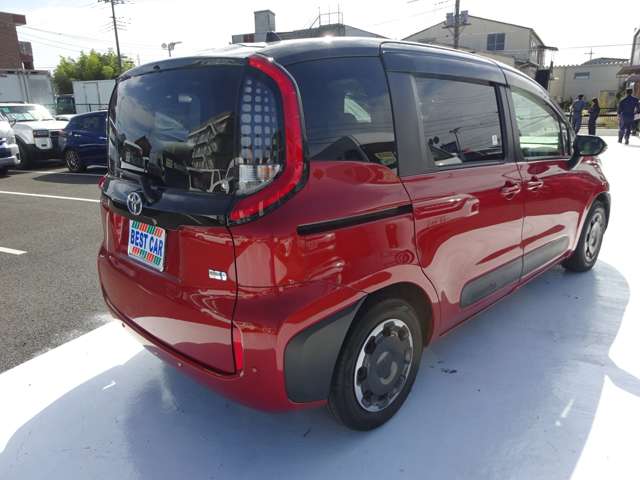 Toyota Sienta 8