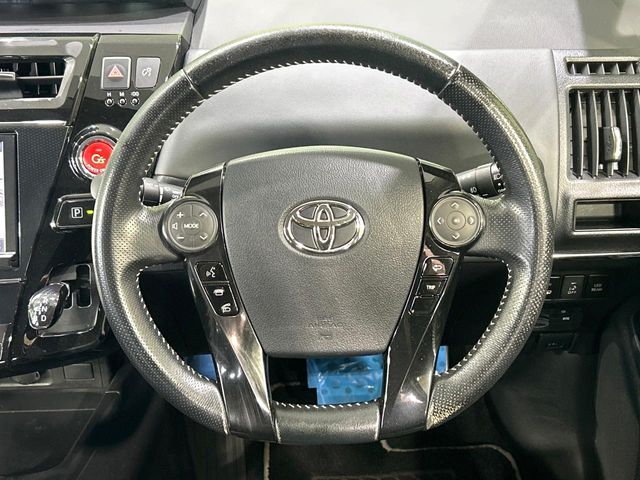 Toyota Prius α 12
