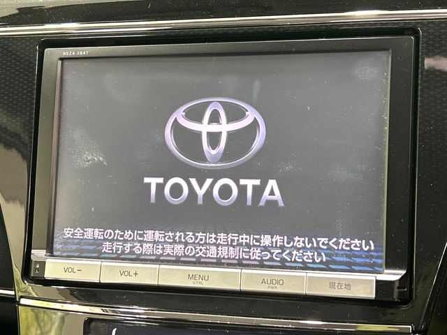 Toyota Prius α 3