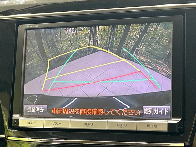 Toyota Prius α 4