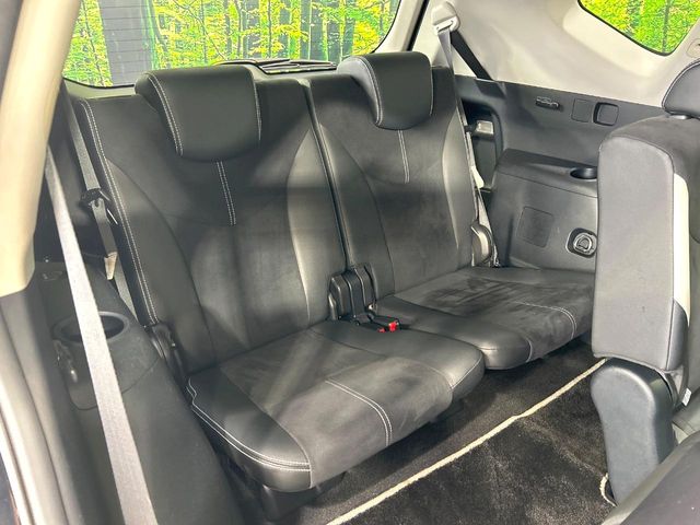 Toyota Prius α 10