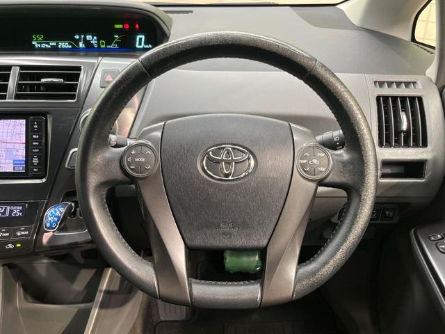 Toyota Prius α 11
