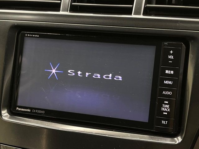 Toyota Prius α 3