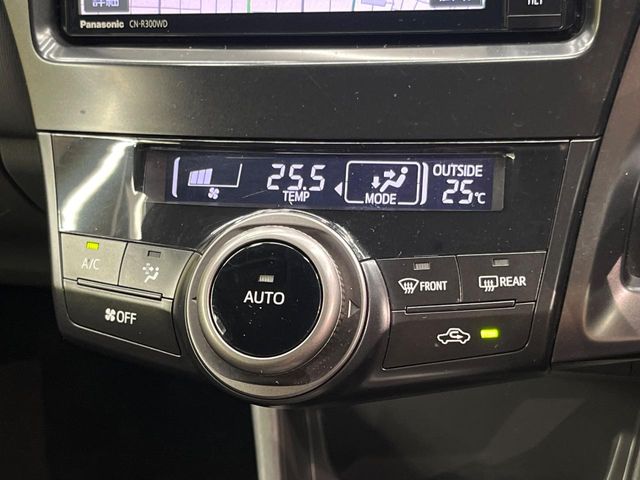 Toyota Prius α 7