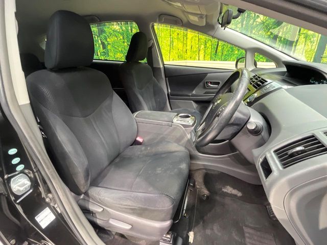 Toyota Prius α 8