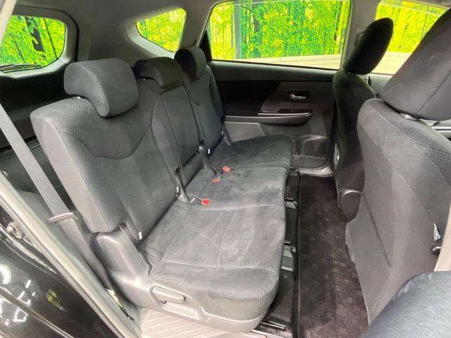 Toyota Prius α 9