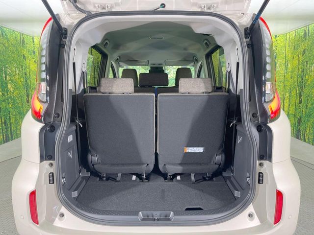 Toyota Sienta 11
