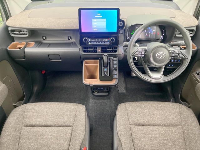 Toyota Sienta 2