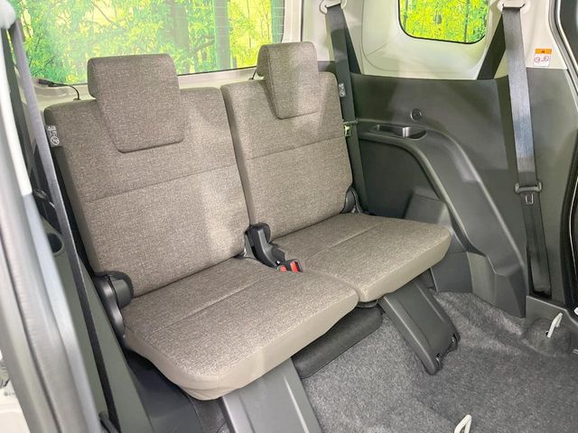 Toyota Sienta 10
