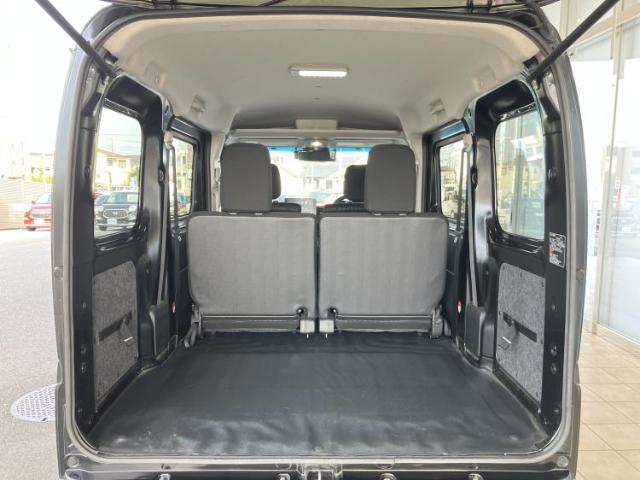 Daihatsu Hijet Cargo 10
