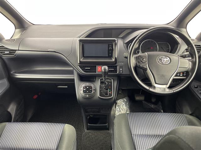 Toyota Voxy 2