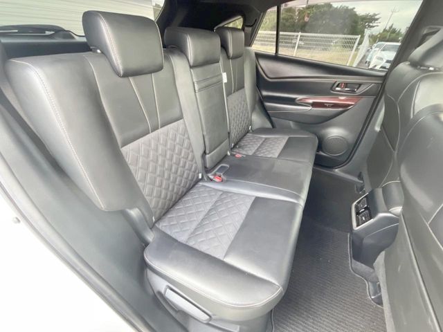 Toyota Harrier 10