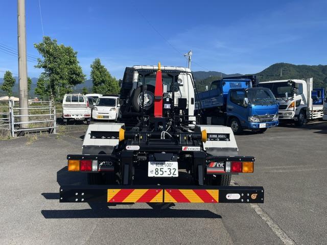 Mitsubishi Fuso Fighter 8