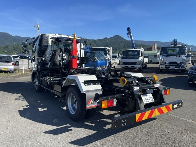 Mitsubishi Fuso Fighter 9