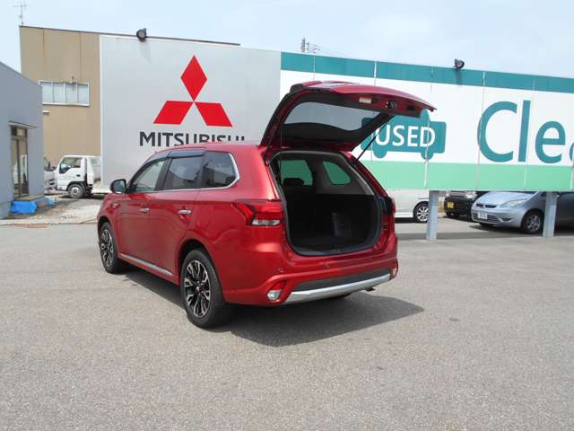 Mitsubishi Outlander PHEV 4