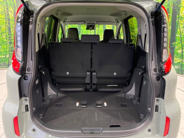 Toyota Sienta 11