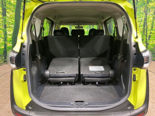 Toyota Sienta 11