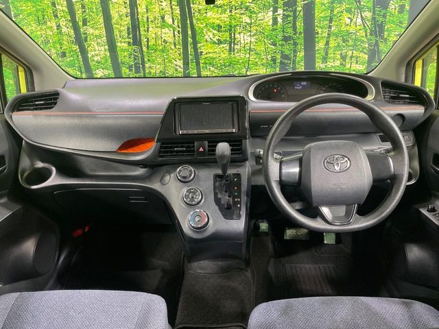 Toyota Sienta 2