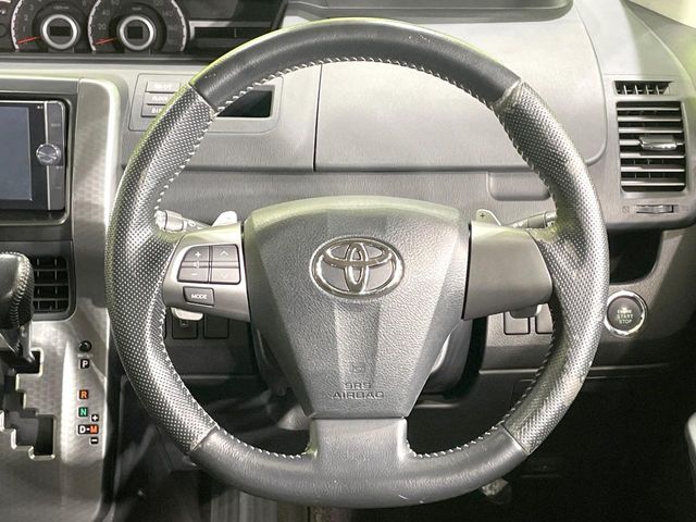 Toyota Voxy 12