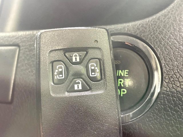 Toyota Voxy 7