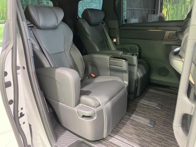 Toyota Alphard 9