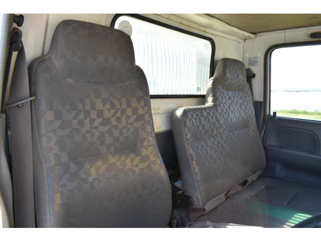 Isuzu Elf 12
