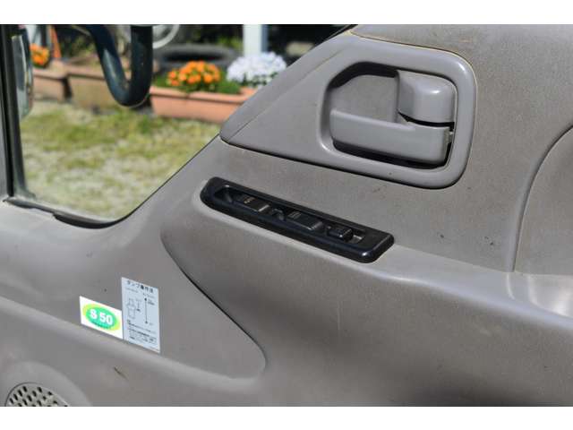 Isuzu Elf 7