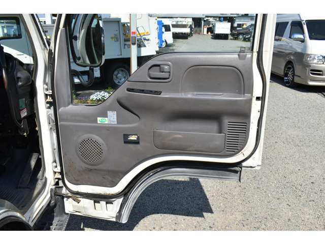 Isuzu Elf 8