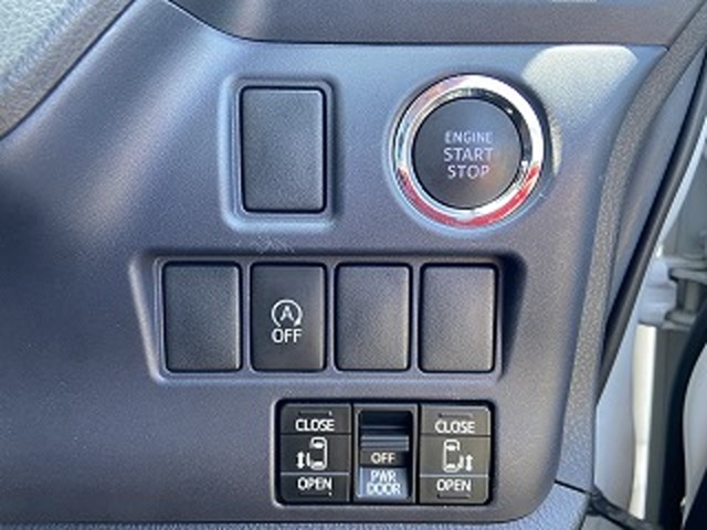 Toyota Voxy 4