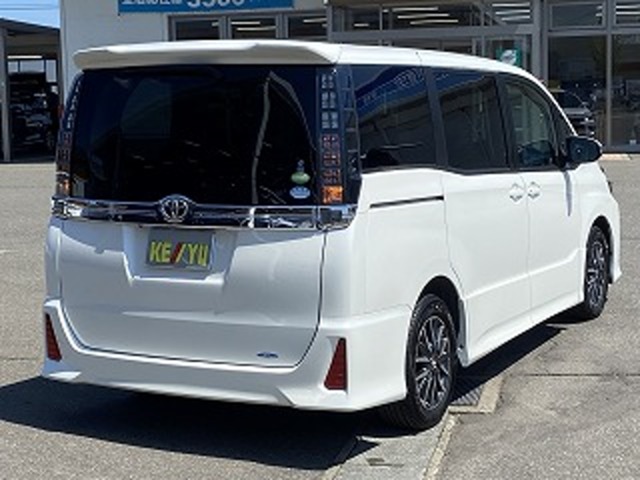 Toyota Voxy 6