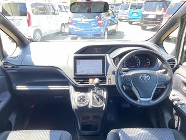 Toyota Voxy 7