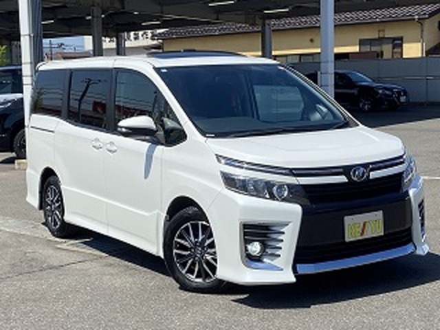 Toyota Voxy 8