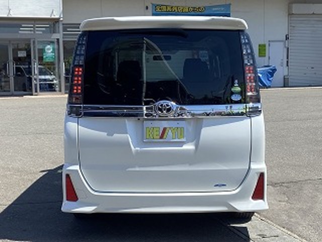 Toyota Voxy 10