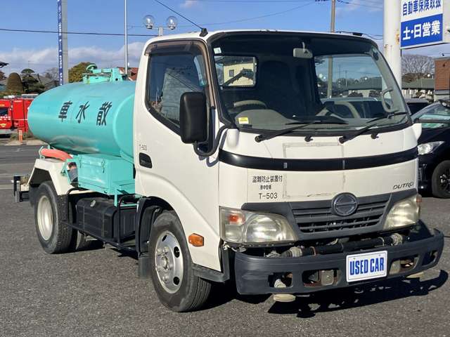 Hino Dutro 3