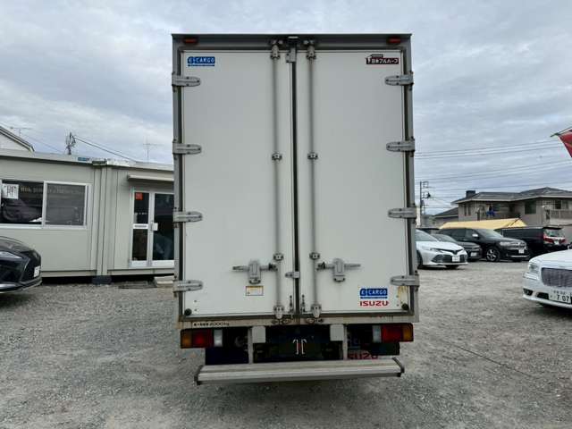 Isuzu Elf 7